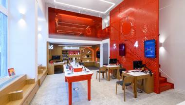 Vodafone Jugoslávská: A shop as a gateway to Vinohrady